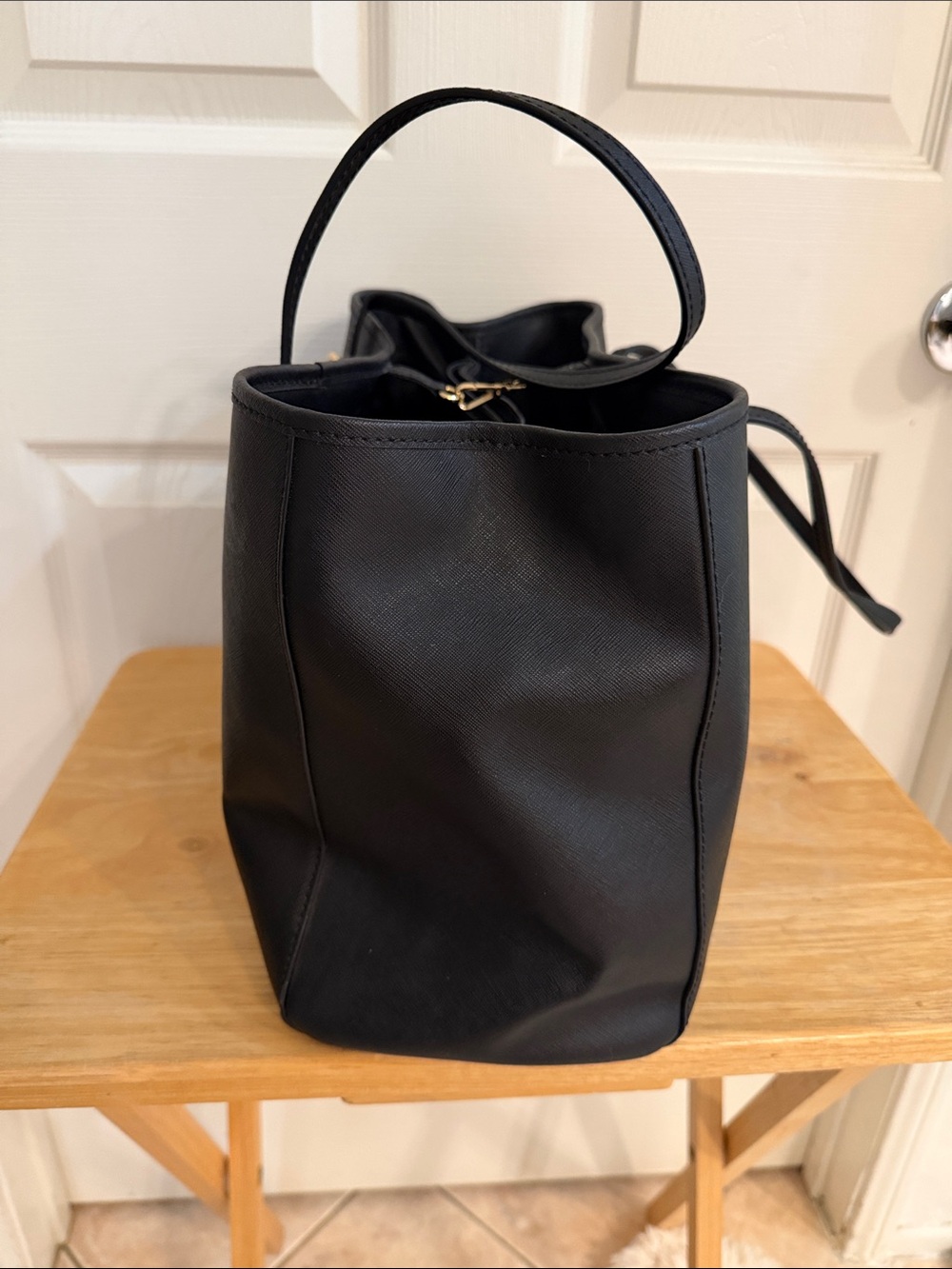 Michael Kors Large Black Leather Bag with Gold Accents - Picture 4 of 14